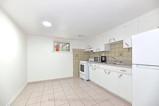 Additional image 19 of 1033 Islington Ave