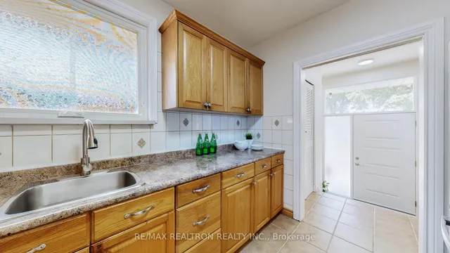 Additional image 11 of 33 Savarin St