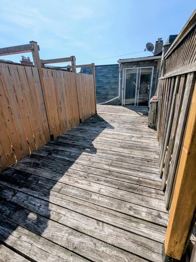 Additional image 17 of 239 Woodbine Ave