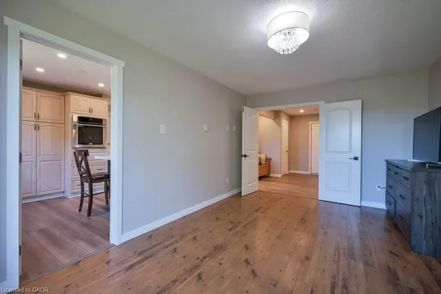 Additional image 18 of 107 Dinison Cres