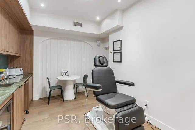 Additional image 22 of 1656 Queen St