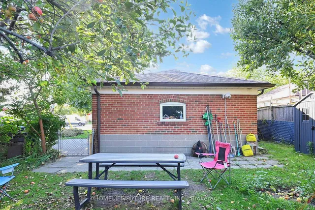 Additional image 19 of 1013 Islington Ave