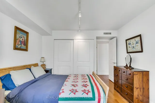 Additional image 35 of 55 Harbour Sq Unit 2311