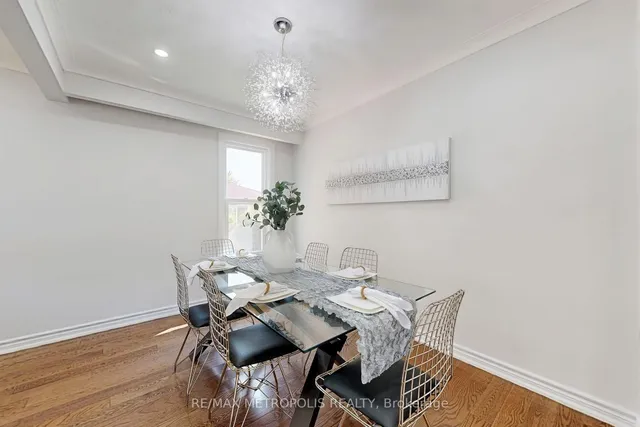 Additional image 9 of 162 Lord Roberts Dr