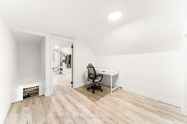 Additional image 17 of 905 Glencairn Ave