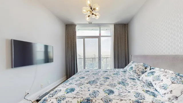 Additional image 15 of 100 Harbour St Unit PH101