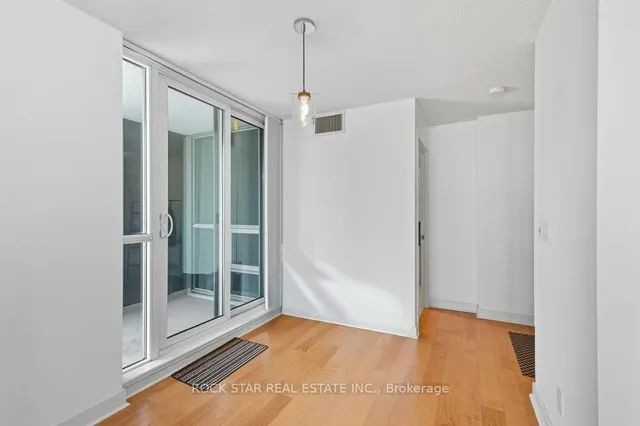 Additional image 15 of 320 Richmond St Unit LPH13