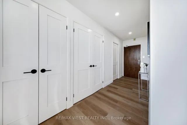 Additional image 16 of 914 Yonge St Unit 1202