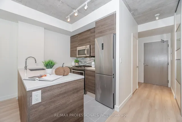 Additional image 9 of 111 Bathurst St Unit 716