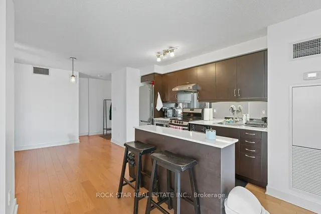 Additional image 9 of 320 Richmond St Unit LPH13