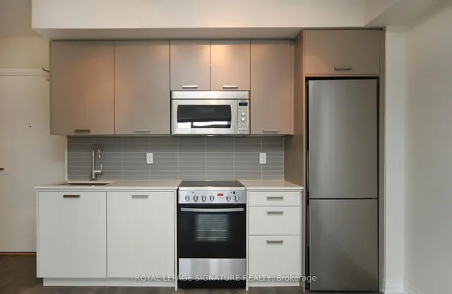 Additional image 6 of 2301 Danforth Ave Unit 325