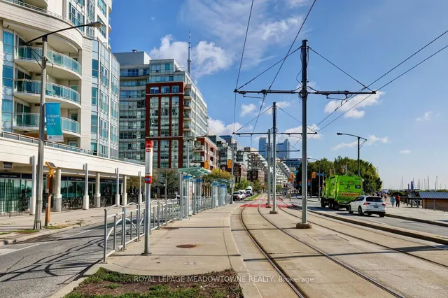 Additional image 32 of 600 Queens Quay Unit 633