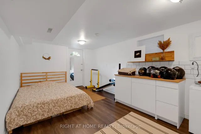 Additional image 21 of 1642 Dufferin St