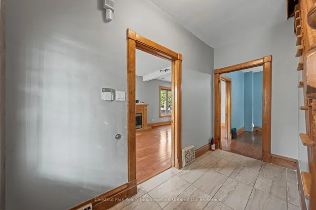 Additional image 4 of 6 THERESA St