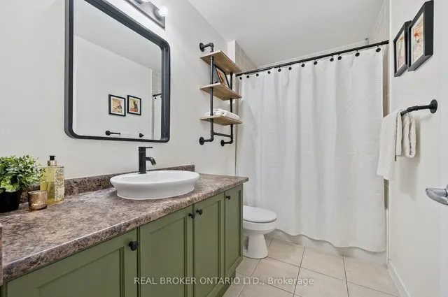 Additional image 8 of 404 King Street West St Unit 128