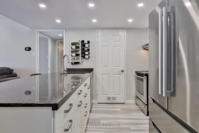 Additional image 12 of 701 King St Unit 811