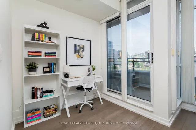 Additional image 17 of 25 Capreol Crt Unit 303