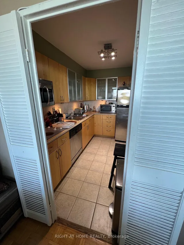 Additional image 19 of 360 Ridelle Ave Unit 1812