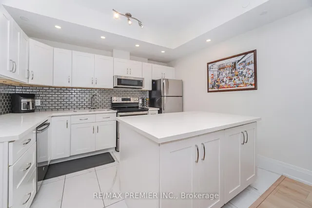 Additional image 10 of 2800 KEELE St Unit TH 107