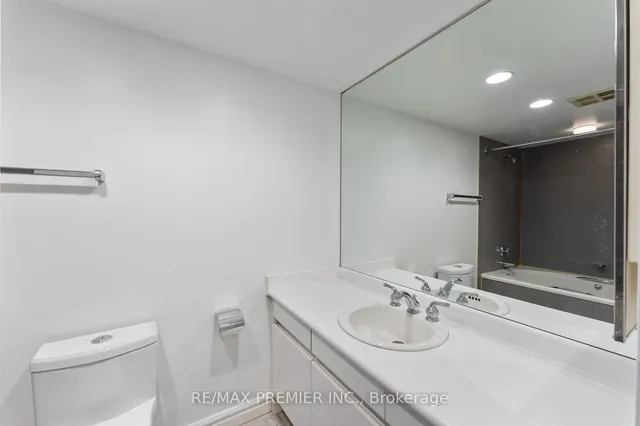 Additional image 27 of 33 University Ave Unit 502