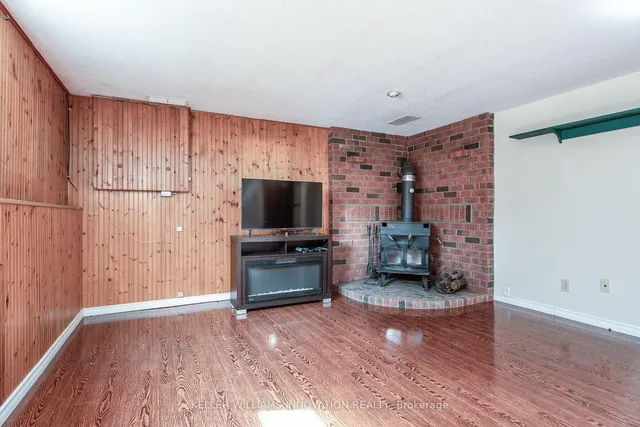 Additional image 34 of 64 Sabrina Cres