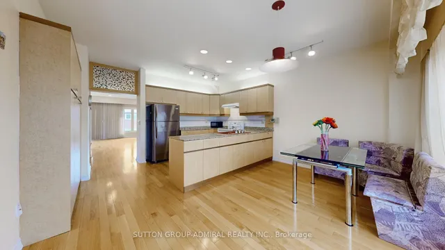 Additional image 14 of 33 Carnival Crt