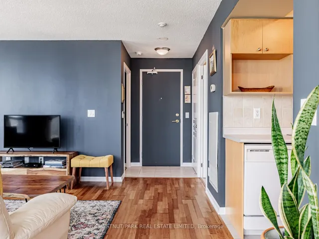 Additional image 2 of 18 Yonge St Unit 2211