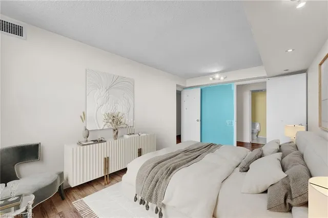 Additional image 23 of 2466 Eglinton Ave