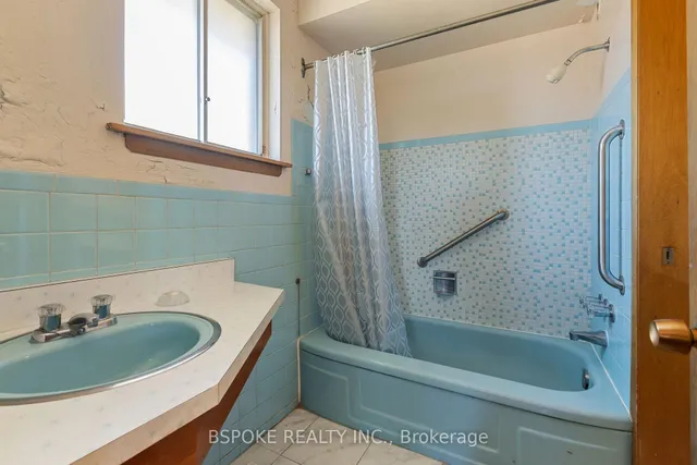 Additional image 18 of 54 Warner Ave