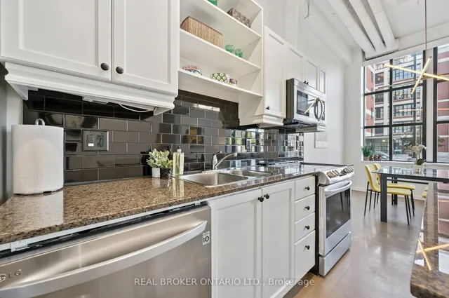 Additional image 11 of 404 King Street West St Unit 128