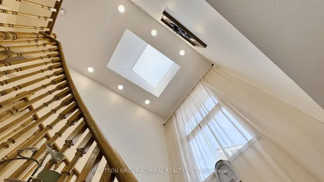 Additional image 20 of 33 Carnival Crt