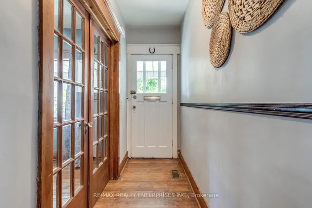 Additional image 3 of 370 Coxwell Ave