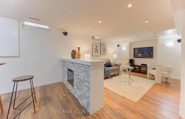 Additional image 30 of 43 Winding Way