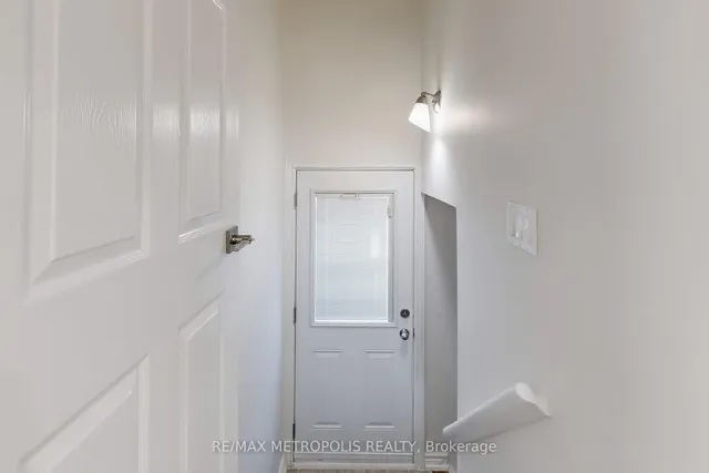 Additional image 29 of 162 Lord Roberts Dr