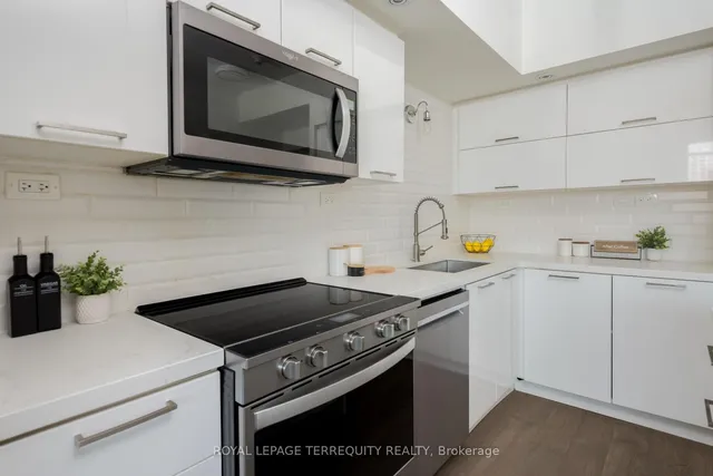Additional image 11 of 25 Capreol Crt Unit 303