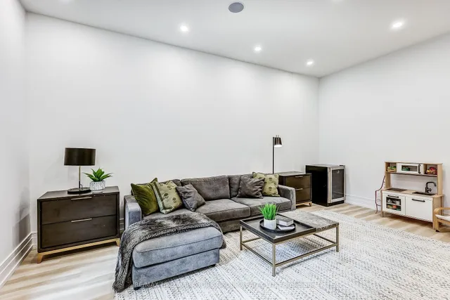 Additional image 41 of 109A Holborne Ave