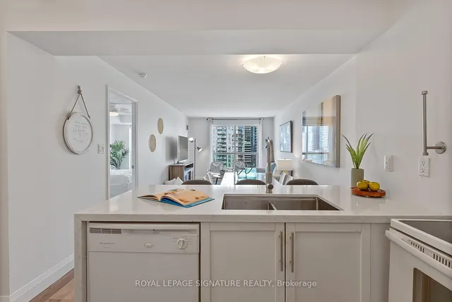 Additional image 40 of 410 Queens Quay Unit 1407