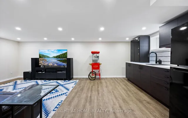 Additional image 35 of 10 Lady York Ave