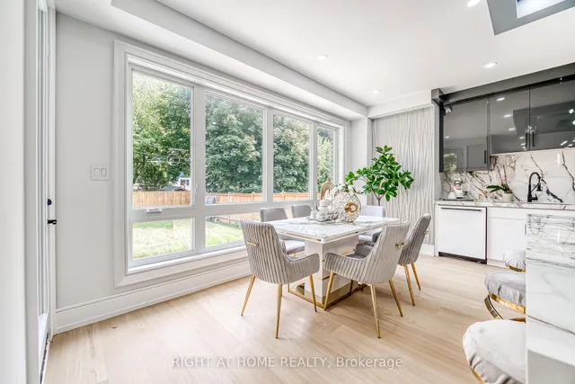 Additional image 17 of 203 Scarboro Cres