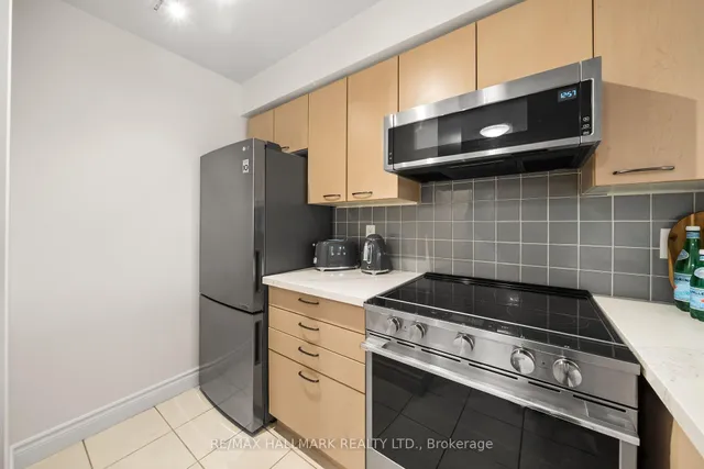 Additional image 7 of 2 Clairtrell Rd Unit 309