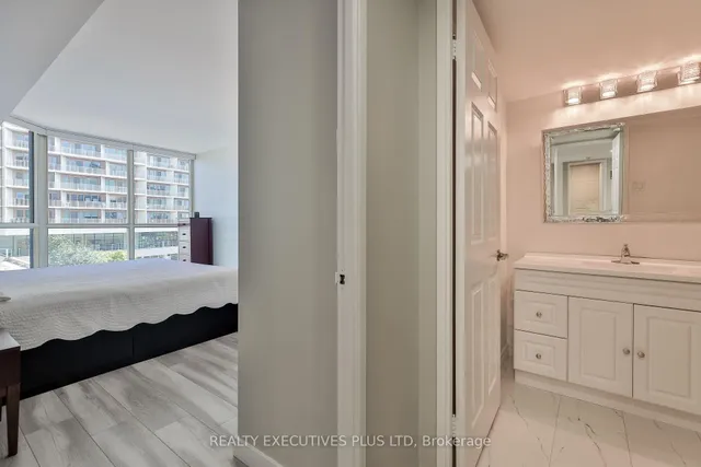 Additional image 19 of 701 King St Unit 811