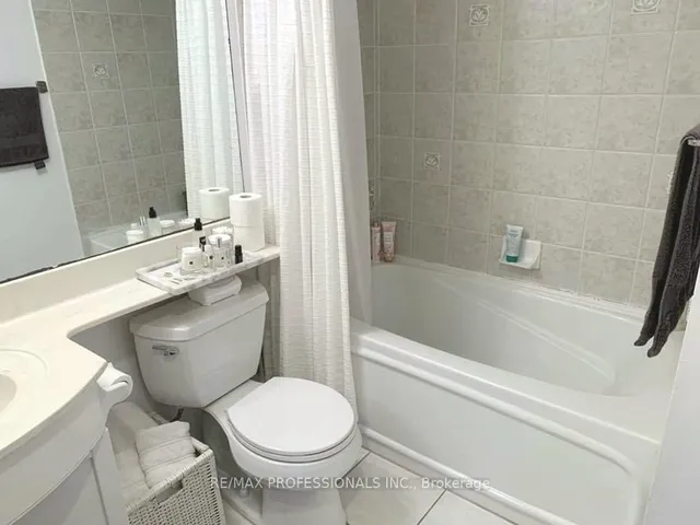 Additional image 10 of 600 Queens Quay Unit 1028