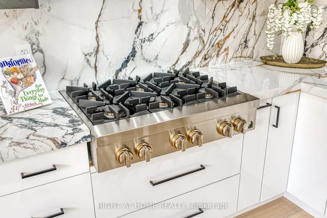 Additional image 15 of 203 Scarboro Cres