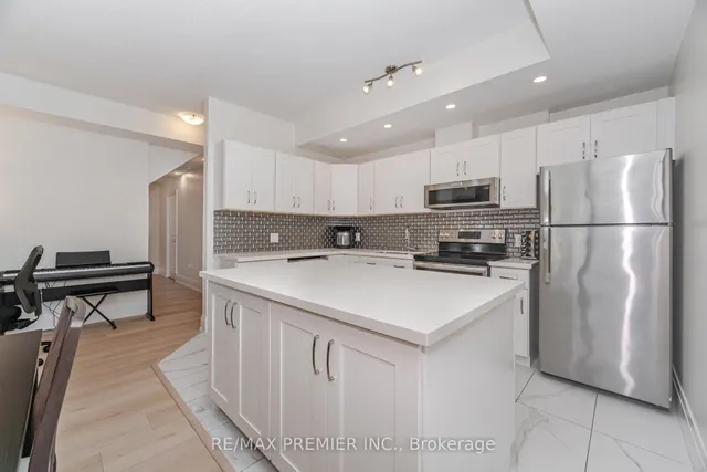 Additional image 11 of 2800 KEELE St Unit TH 107