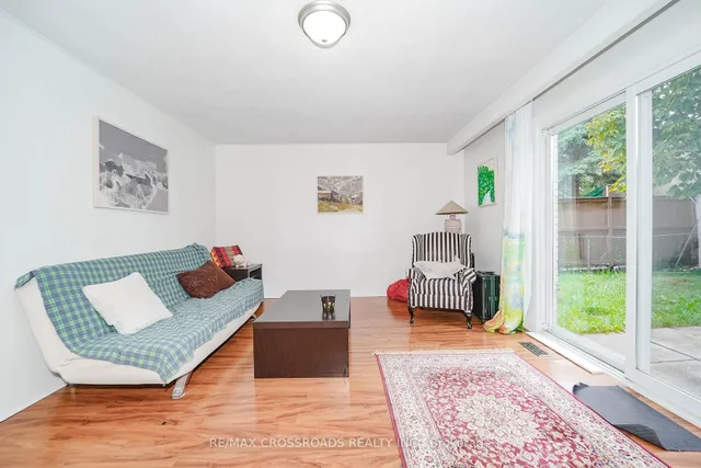 Additional image 36 of 8 Topaz Gate