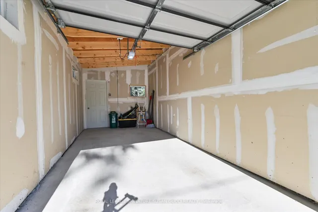 Additional image 35 of 972 Cosburn Ave