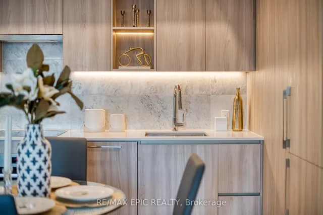 Additional image 38 of 17 Bathurst St Unit 810