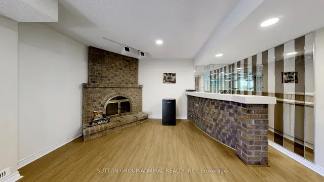 Additional image 42 of 33 Carnival Crt