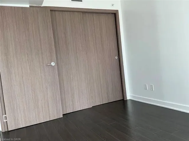 Additional image 13 of 17 Bathurst St Unit 1605