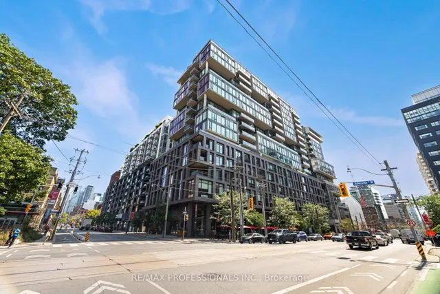 111 Bathurst St Unit 716